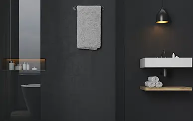 Koupelna vyzdobená metalickou glazurou MyGlow, která poskytuje elegantní a tmavé tóny dokončení