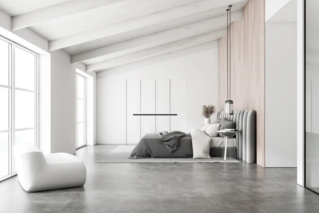 Schlafzimmer in einer Luxusvilla mit grauem Mikrozementboden