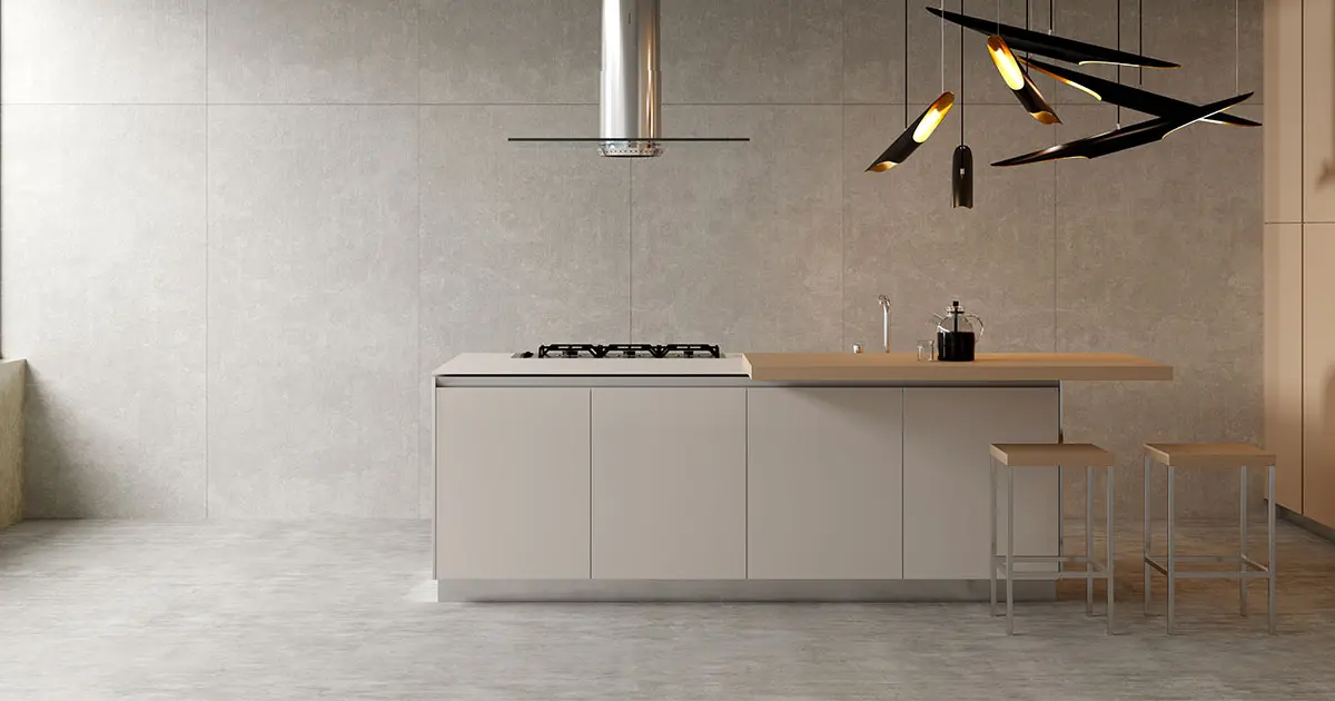 Mikrozementboden in einer Küche mit geraden Linien und offenen Räumen, die die dekorative Beschichtung hervorheben