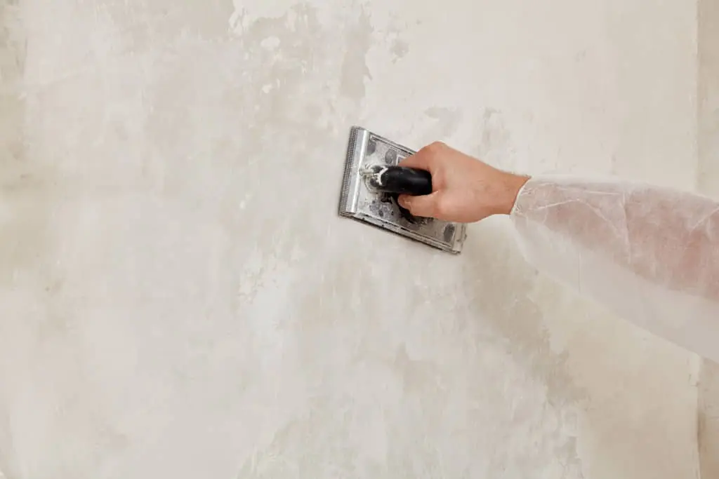 Application of the two-component metallic coating MyMetal on a wall using a metal trowel