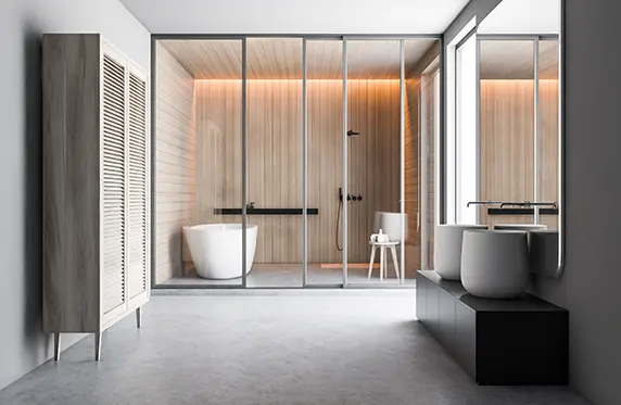 Mikrosementti kylpyhuone vaaleissa sävyissä puhtaassa ja luonnollisessa ympäristössä