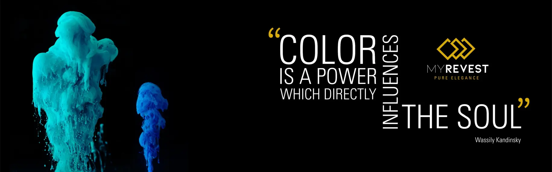 Zöld és kék színű tömeg Wassily Kandinsky inspiráló mondata bal oldalán