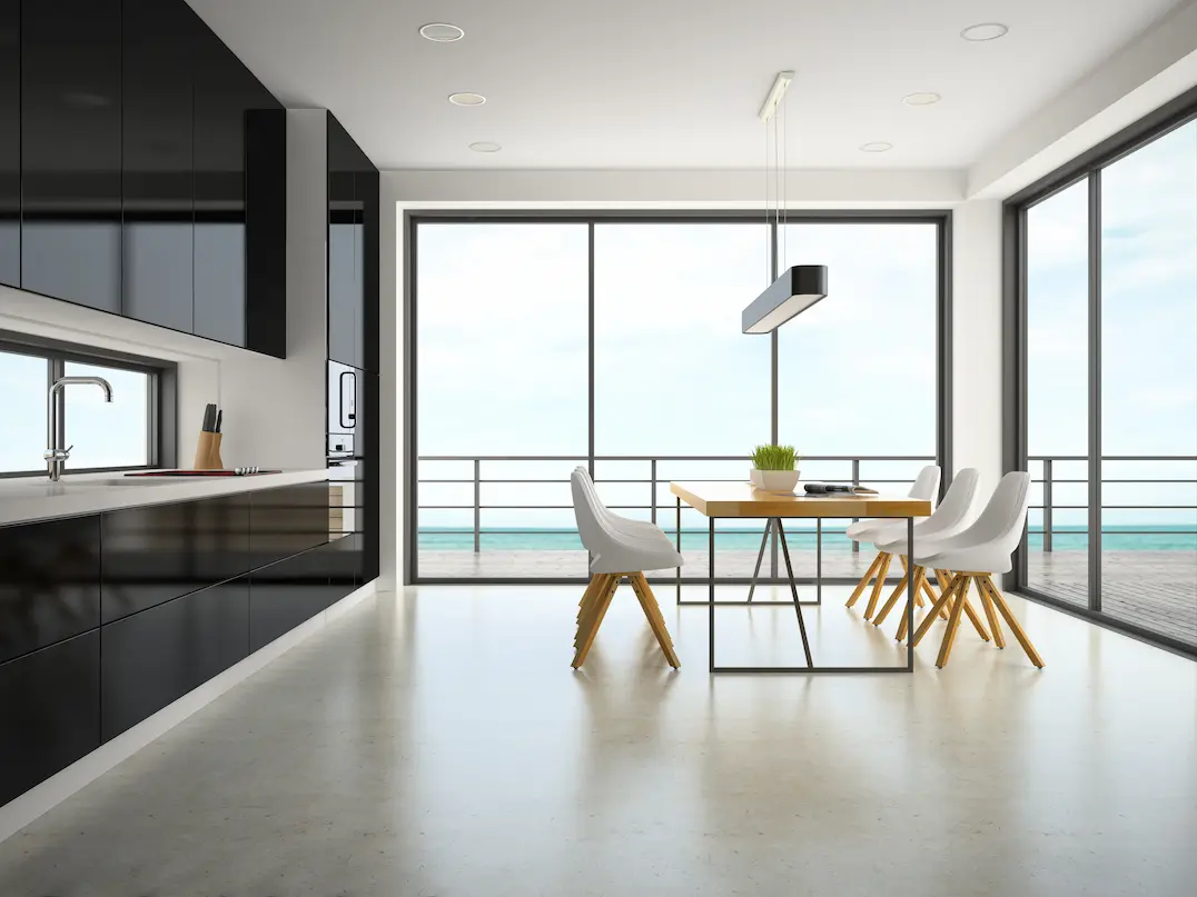 Dapur moden dengan pemandangan laut dan lantai microcemento tadelakt