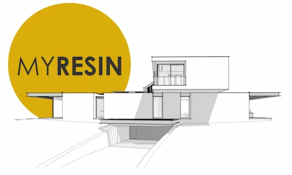 Logo MyResin obok planu mieszkalnego domu